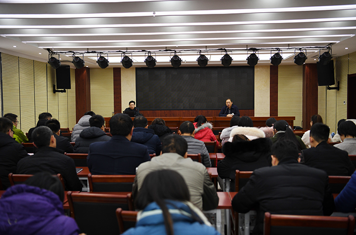 市城投公司組織員工學(xué)習(xí)“企業(yè)營銷策略與方案”專題培訓(xùn)暨“基礎(chǔ)營養(yǎng)學(xué)、常見運動損傷及病理學(xué)”公益講座