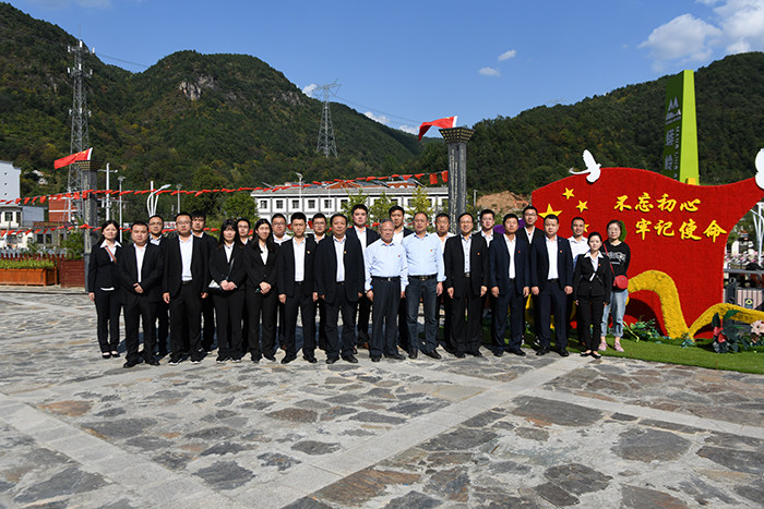 市城投公司赴北寬坪紅色教育基地開(kāi)展“追夢(mèng)憶初心——帶著黨旗去參觀” 主題教育志愿者服務(wù)活動(dòng)