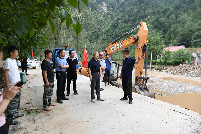 市城投公司領導赴洛南督查指導抗洪救災工作并看望慰問城投防護搶險黨員突擊隊